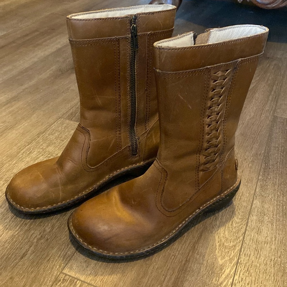 Camel leather Ugg bootie with sherling insides size 36